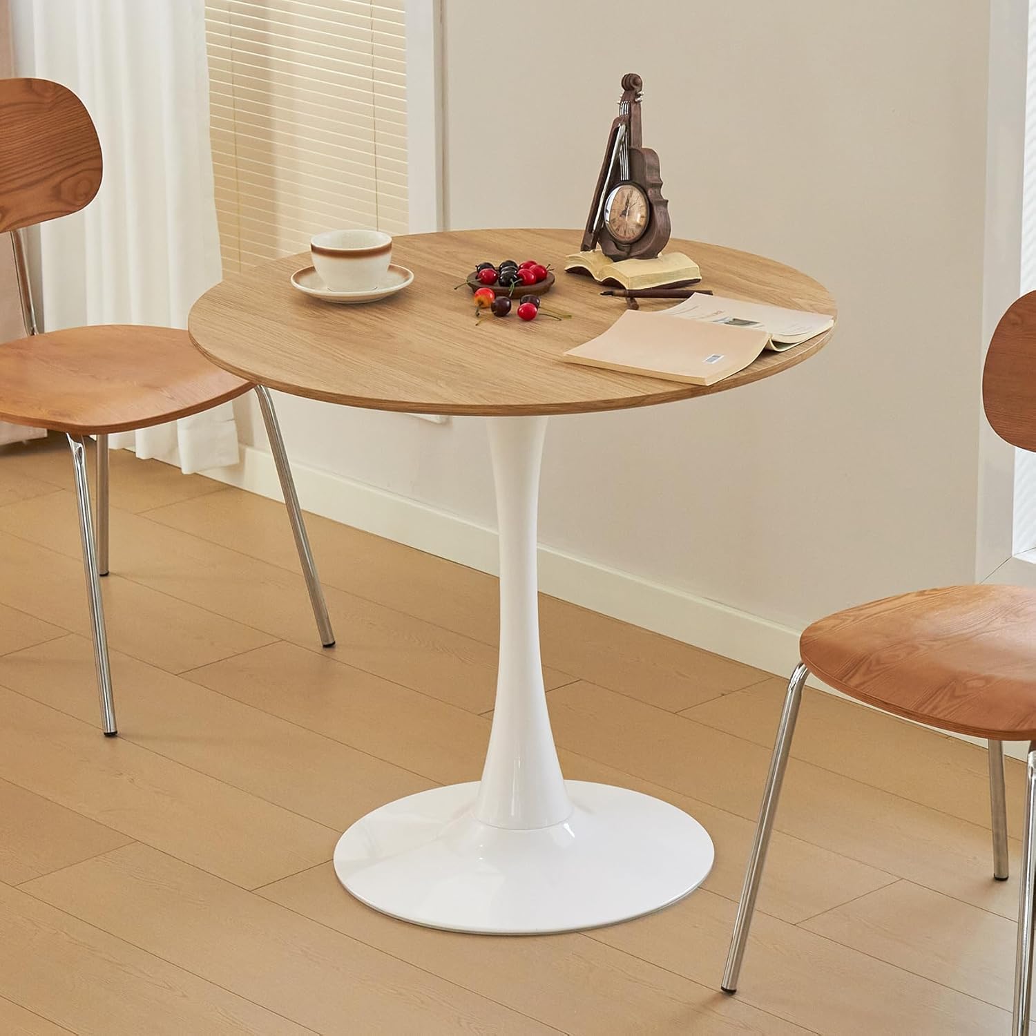 Round Dining Table, 31.5" Circle Tulip Table with Thickened Tabletop & Metal Pedestal, Mid Century Modern Bistro Table for Kitchen, Small Places, Living Room, Cafe (Faux Oak)