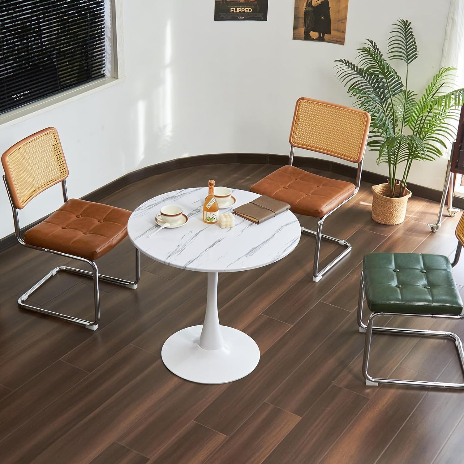 Round Dining Table, 31.5" Circle Tulip Table with Thickened Tabletop & Metal Pedestal, Mid Century Modern Bistro Table for Kitchen, Small Places, Living Room, Cafe (Marble Pattern White)